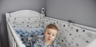 Jak stworzyć przestrzeń dla niemowlaka w małym mieszkaniu i sypialni?