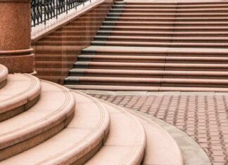 Innowacyjne rozwiązania schodów w obiektach użyteczności publicznej - nowatorskie konstrukcje schodów idealne do zastosowania tam, gdzie miejsce jest ograniczone.